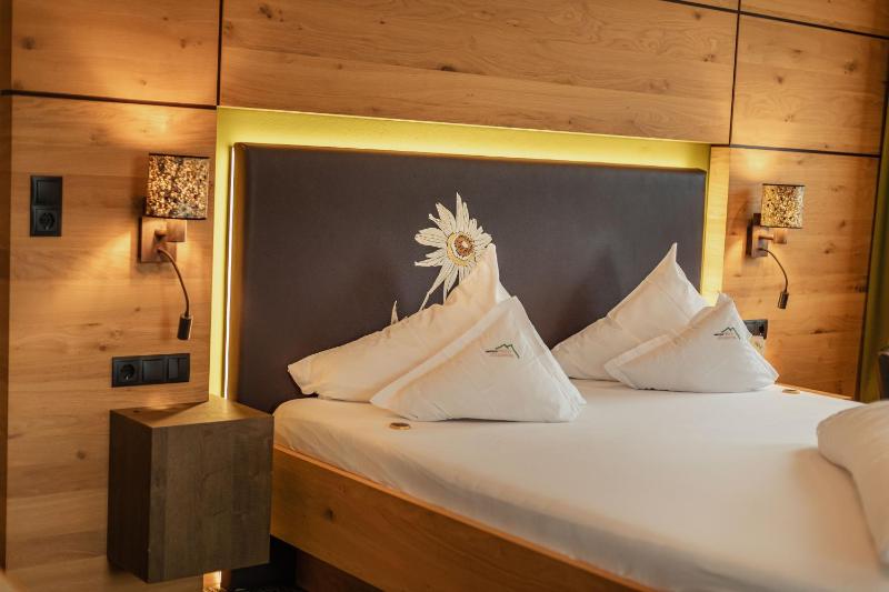 Superior Double Room image 2