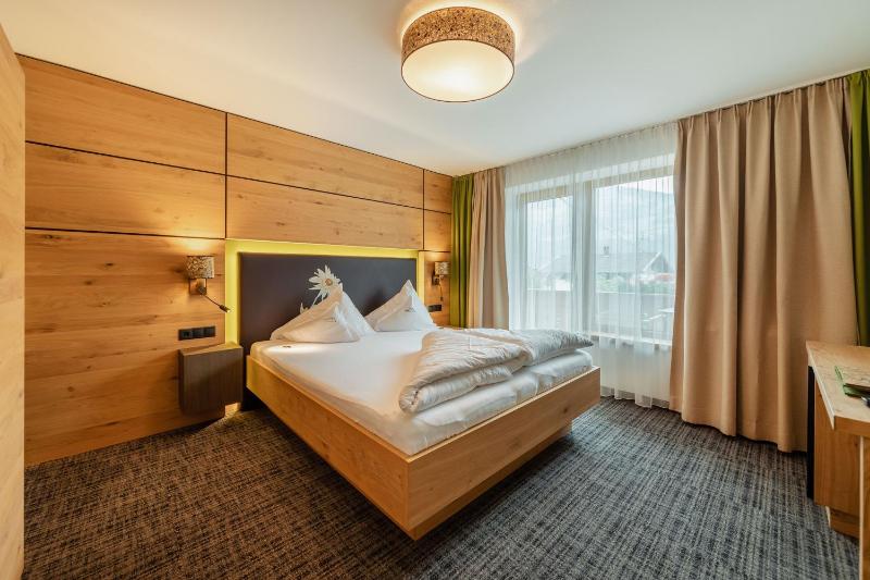 Superior Double Room image 1