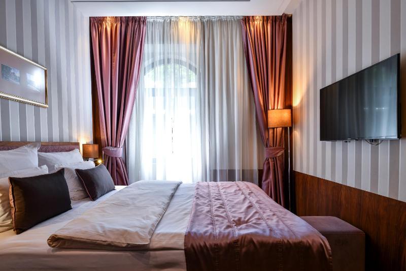 Deluxe Double Room image 4