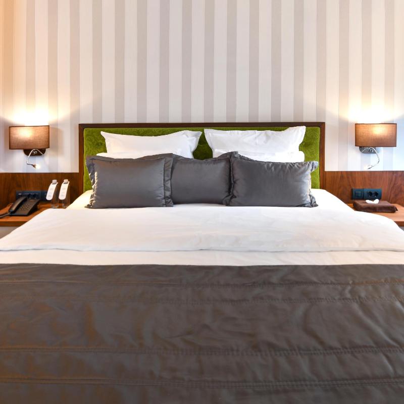 Economy Double Room image 3