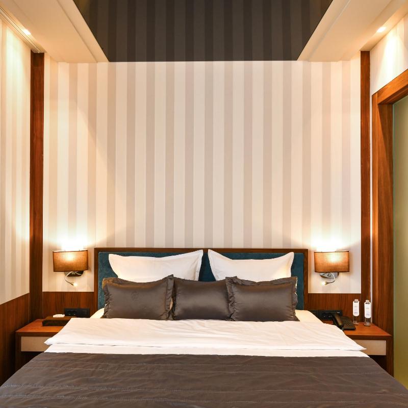 Superior Queen Room image 3