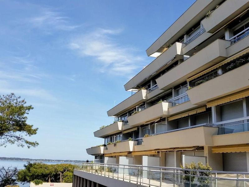Apartment with Sea View image 2