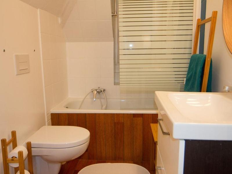 One-Bedroom Apartment image 2