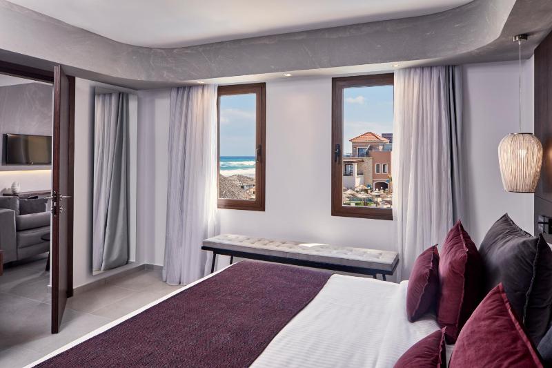 Family Suite Private Pool Sea View image 1