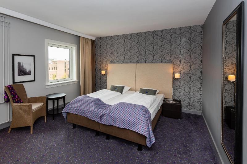 Admiral Room image 4