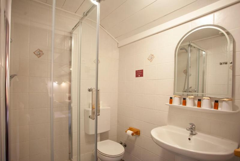 Quadruple Room with Mountain View image 1
