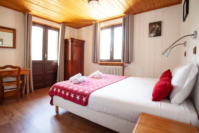 Double Room with Balcony and View of Mont Blanc image 2