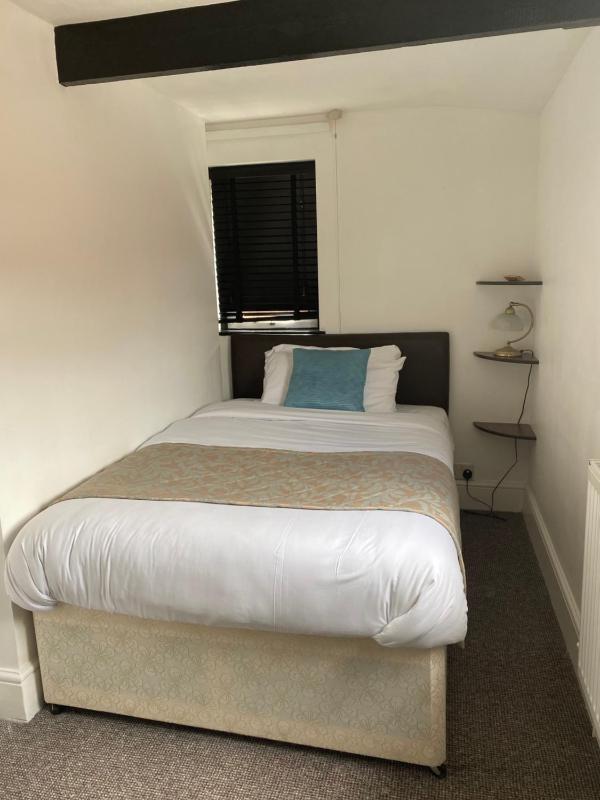 Single Room with Shower image 4