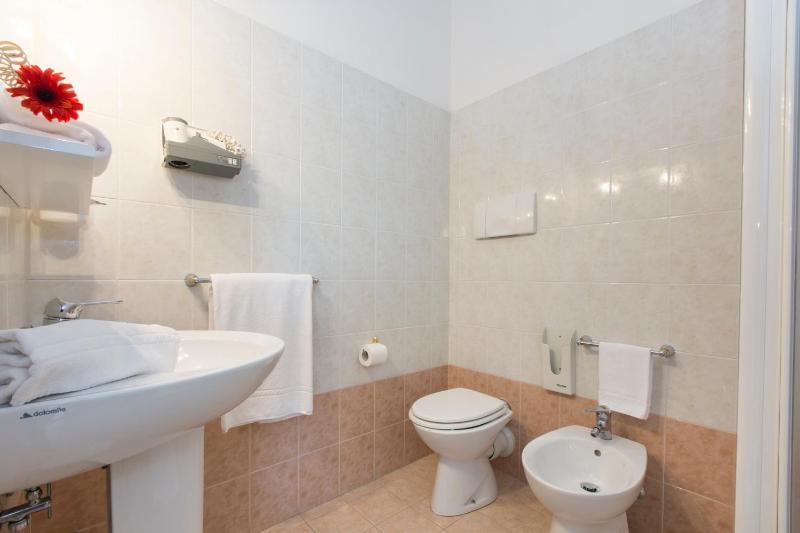Double Room image 2