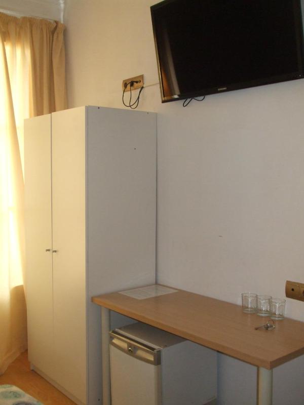 Triple Room with Private Bathroom image 2