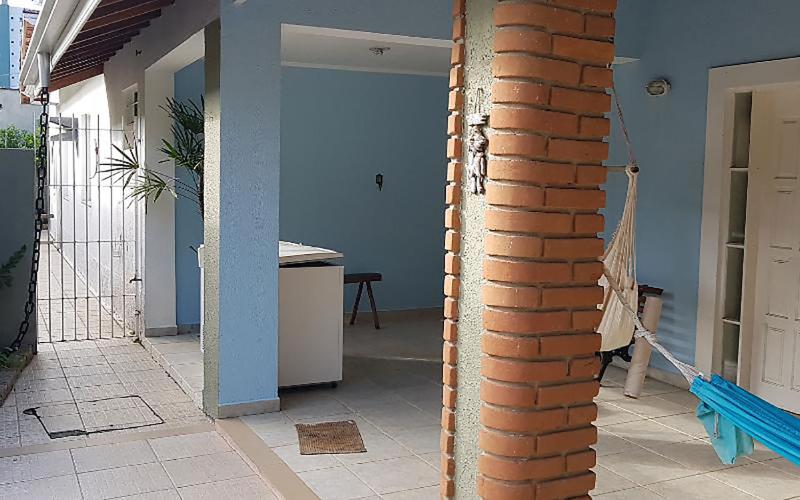 Casa com churrasqueira no Centro de Caraguatatuba - image 3