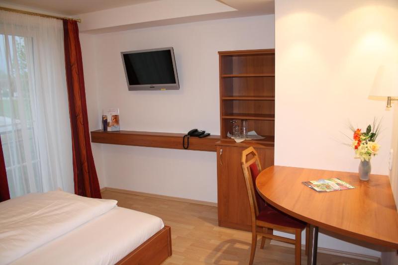 Business Single Room image 3
