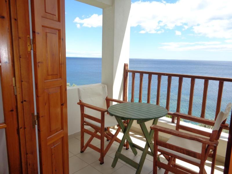 Double or Twin Room with Sea View image 3