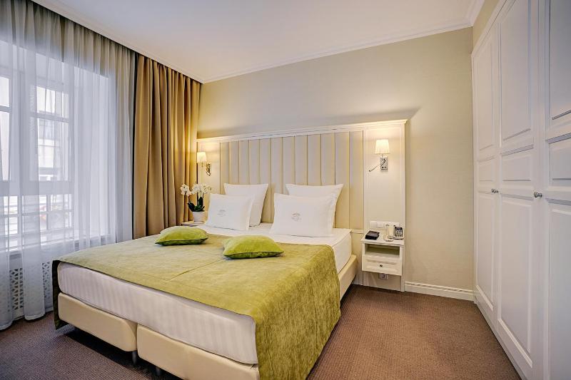 Deluxe Suite image 3