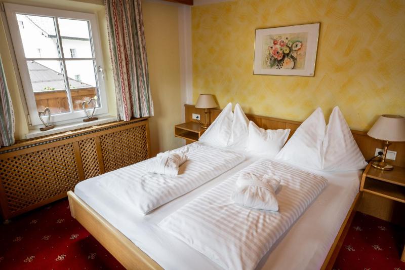 Double Room with Balcony image 1