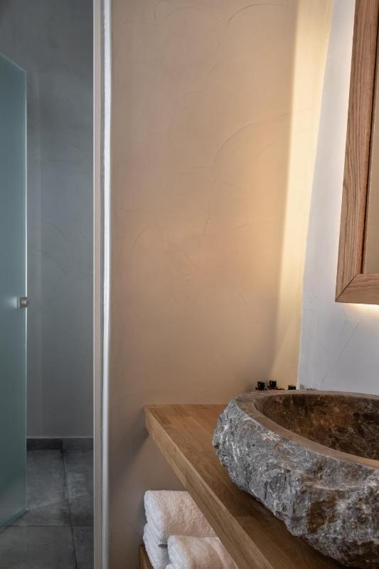 Honeymoon Suite with outdoor hot tub and Caldera View image 2