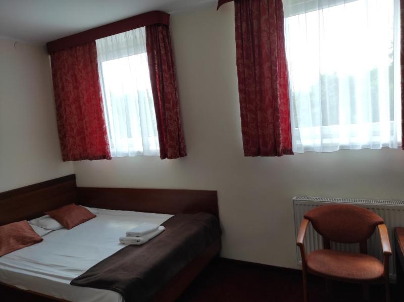 Small Double Room image 2