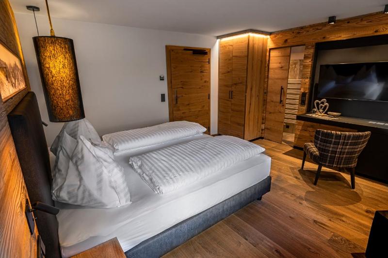 Superior Queen Room image 2