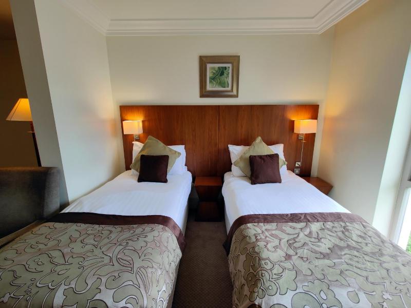 Main House Executive Twin Room image 3