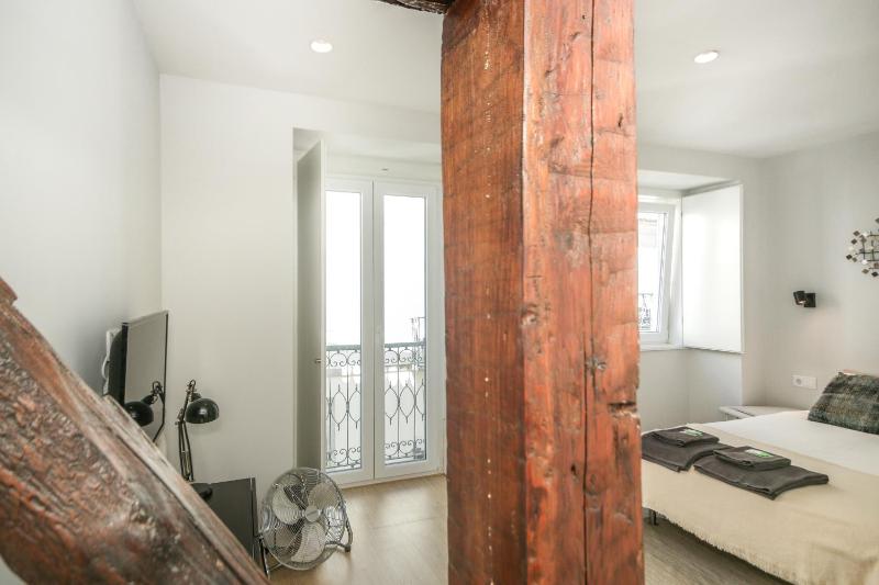 Bairro House Lisbon Charming Suites - image 14
