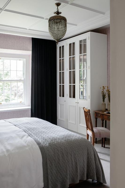 Lily Pond Room image 1