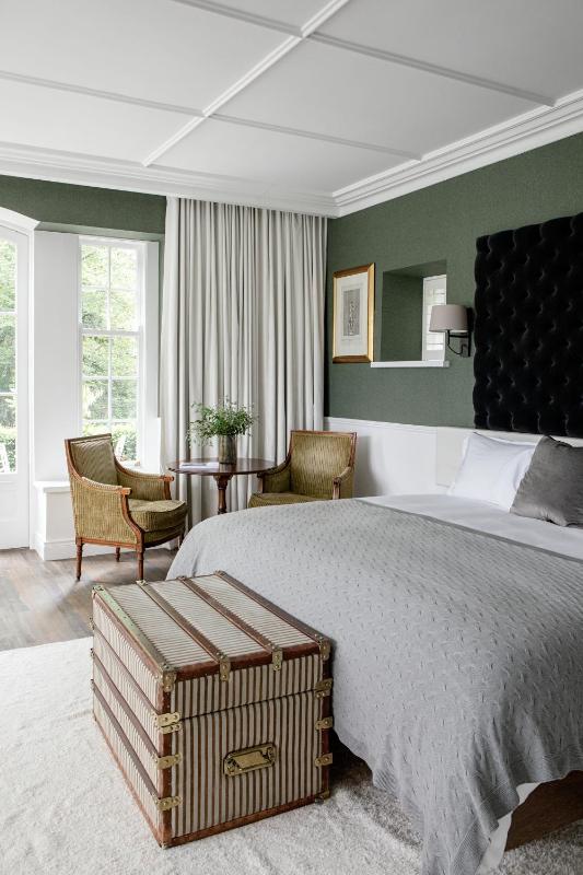 Lily Pond Room image 3