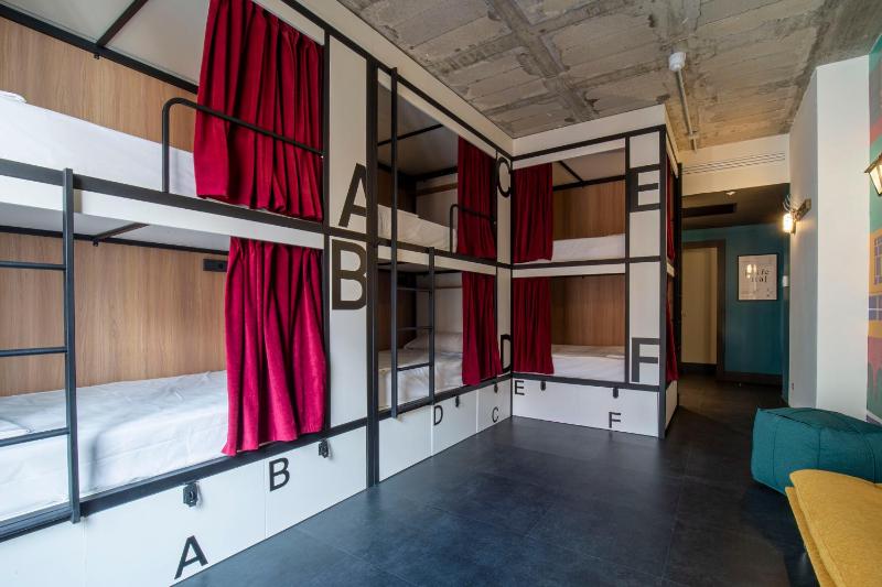 Single Bed in 6-Bed Premium Dormitory Room image 4