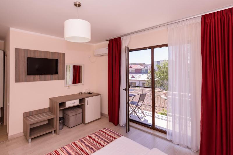 Junior Suite with Balcony image 1