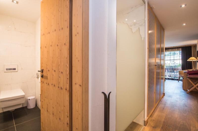 Chalet Double Room with Matterhorn View image 2