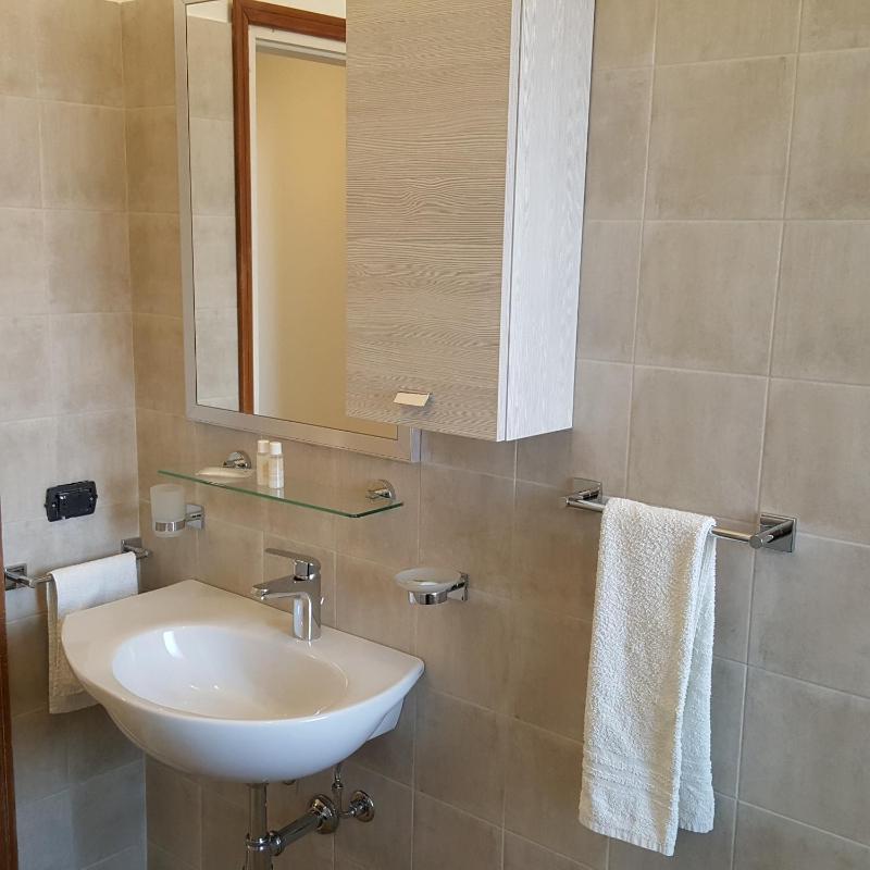 Appartamento 3 camere con vista sul mare e parcheggio - image 17