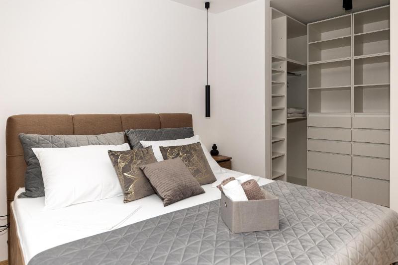 Apartments Ela Marija - image 3