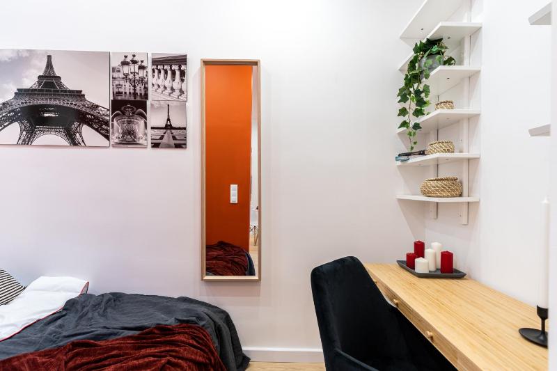 King Studio with Sofa Bed image 3