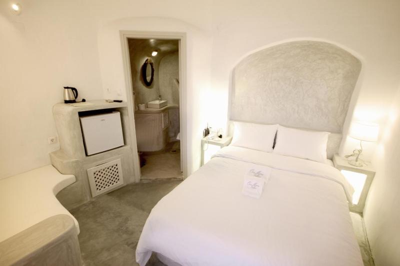 Small Single Room image 3