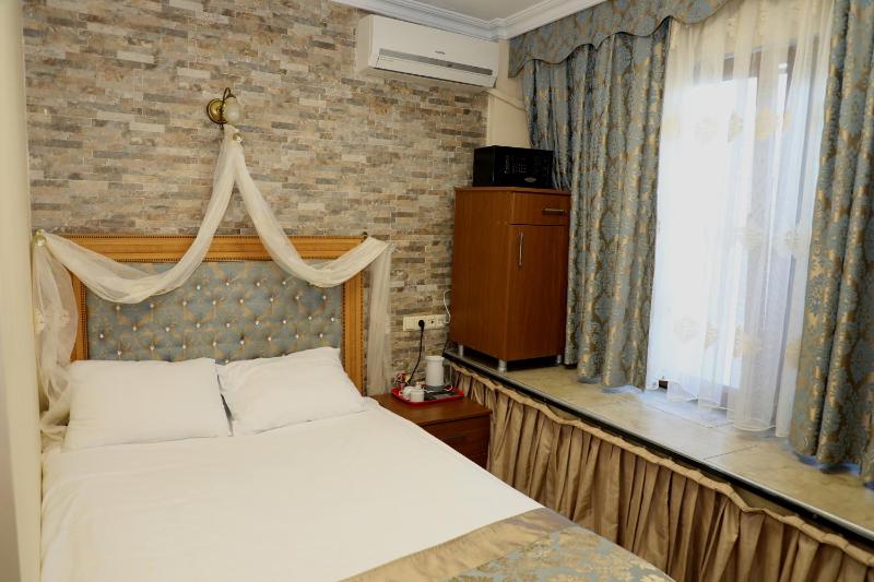 Economy Single Room with Garden View - Basement Floor image 3