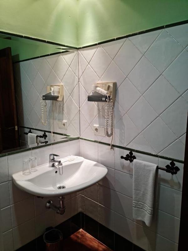 Single Room image 3
