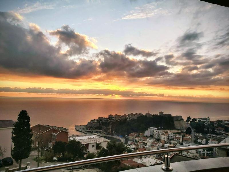 Two-Bedroom Apartment with Sea View and Balcony image 3