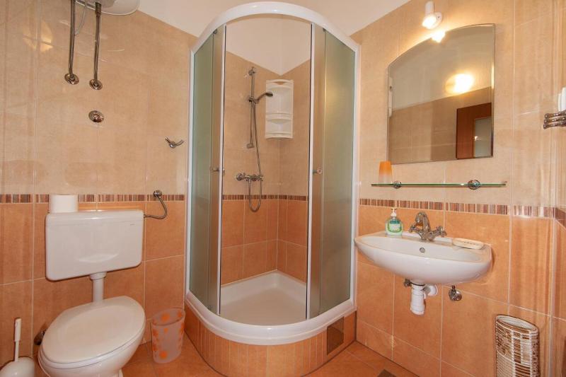 One-Bedroom Apartment with Terrace and Sea View image 4