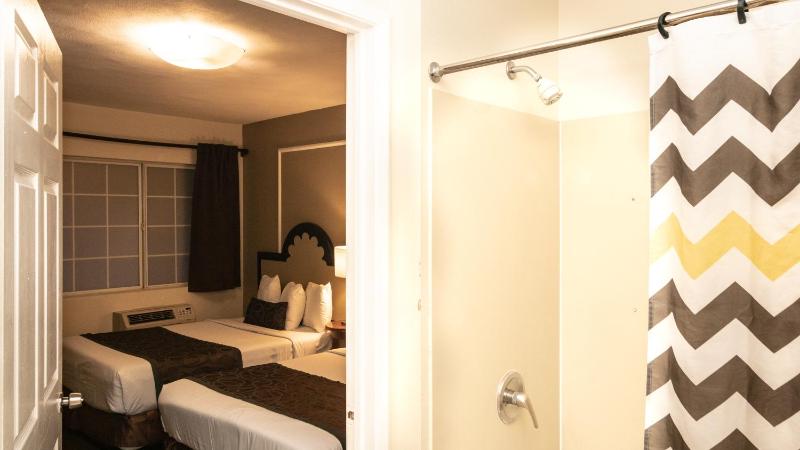Double Room with Two Double Beds - Non-Smoking image 4