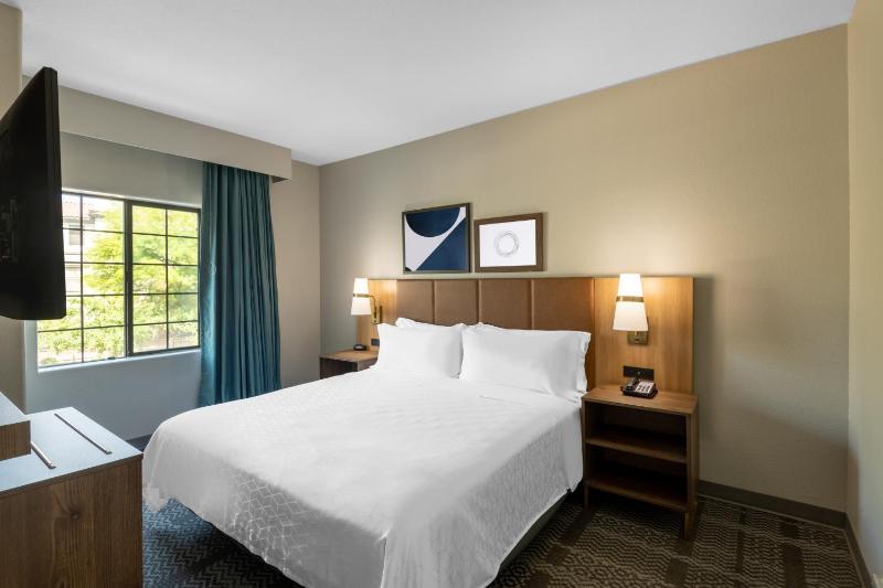Two-Bedroom Suite image 4