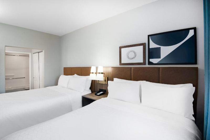 One-Bedroom Suite with Two Queen Beds image 4