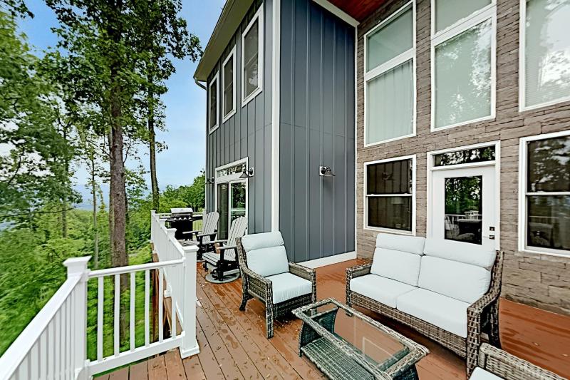 Five-Bedroom House image 3
