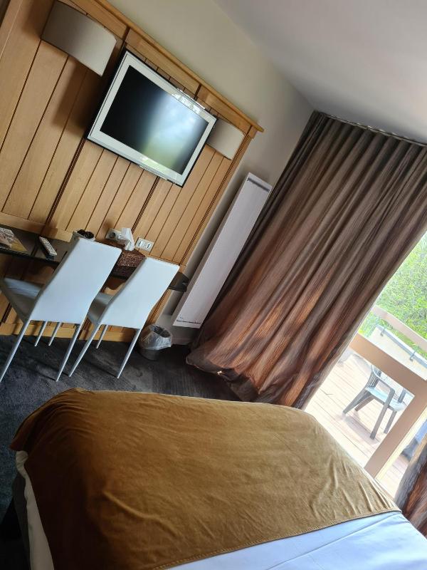 Double Room with Private Bathroom image 2