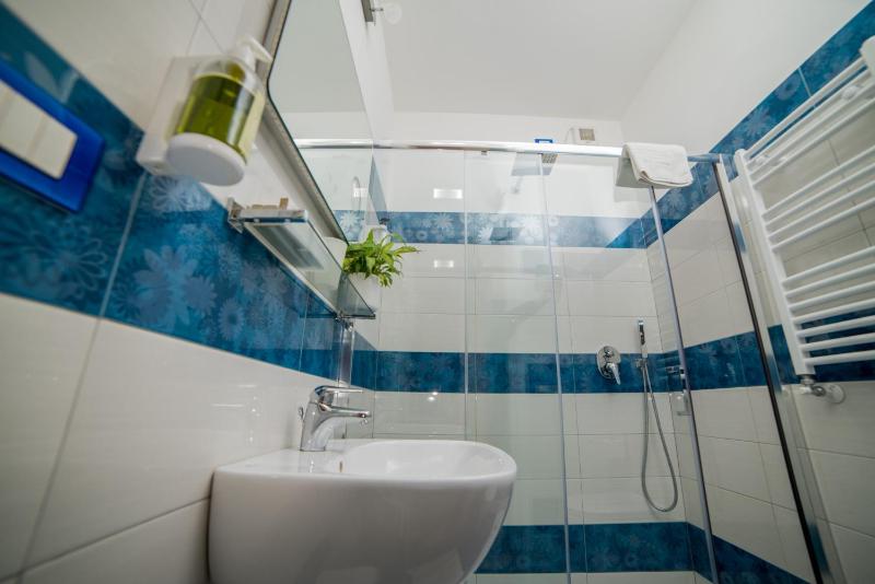 Double or Twin Room image 4