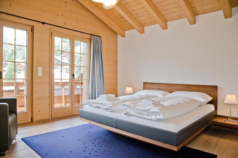 Apartment with Mountain View image 2