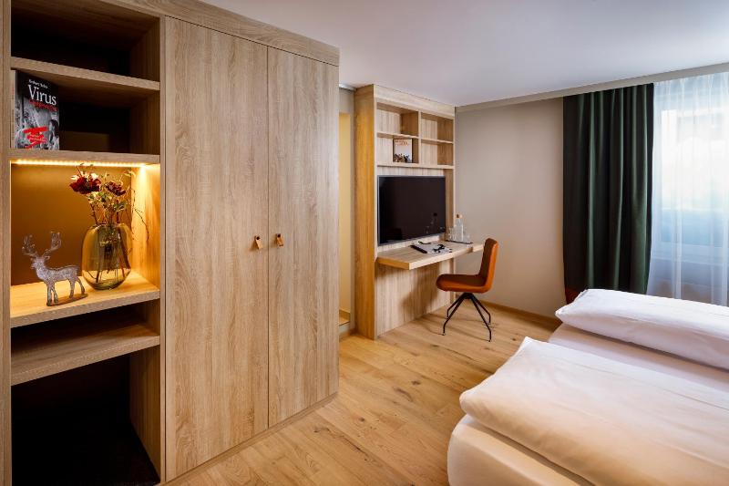 Superior Double Room image 4