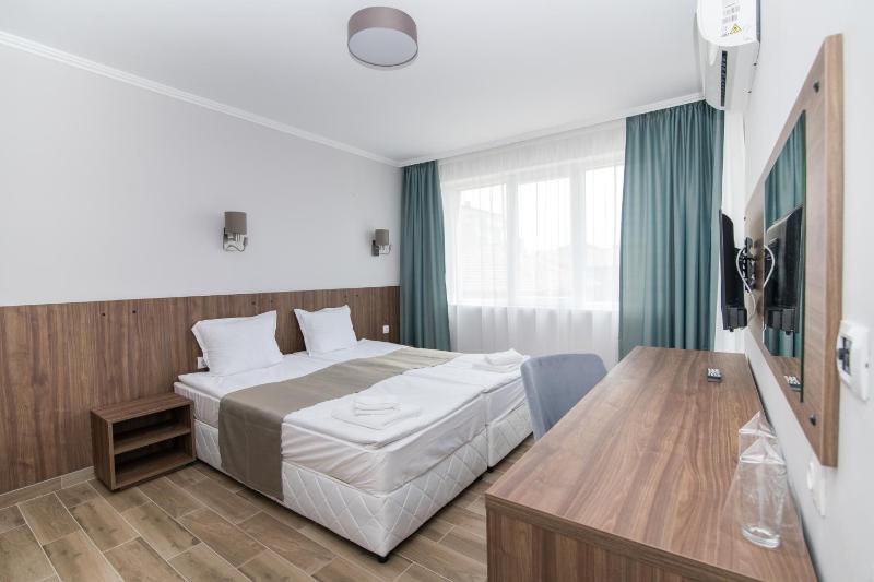 Double Room with Balcony image 1