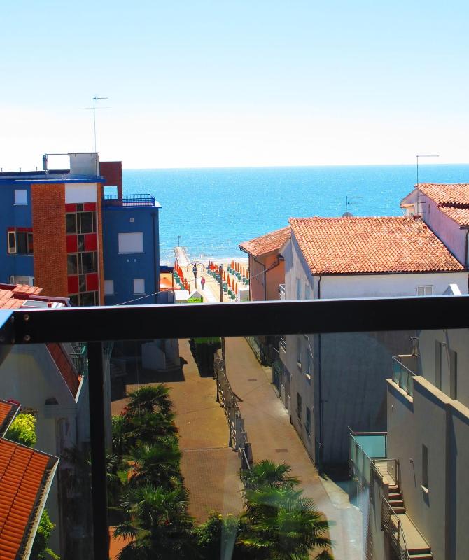 Double Room with Partial Sea View image 2