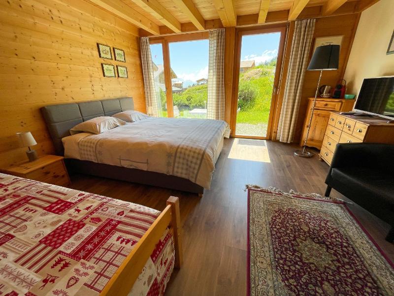 Double or Twin Room with Private Bathroom image 3
