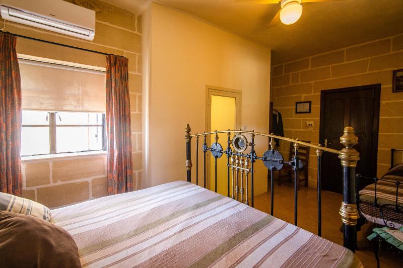 Double Room with Private External Bathroom image 2