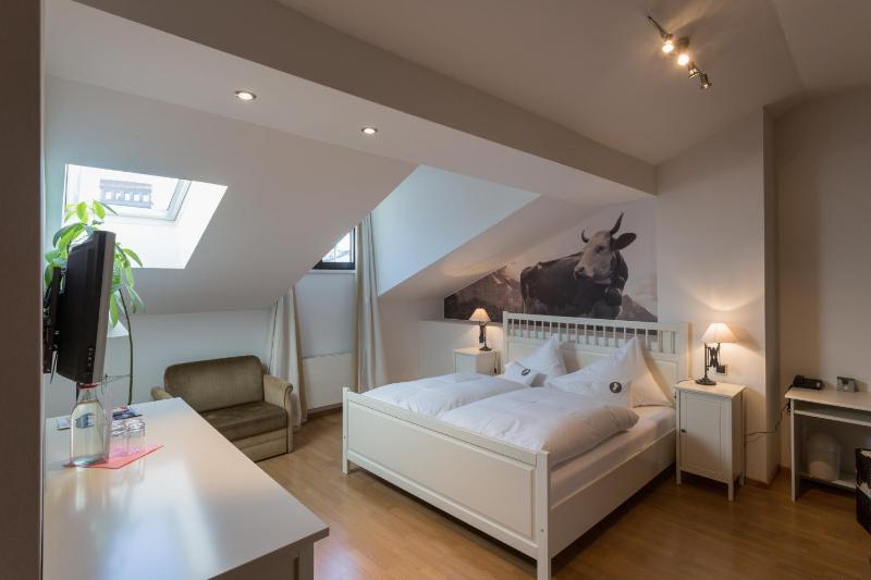 Deluxe Quadruple Room image 2